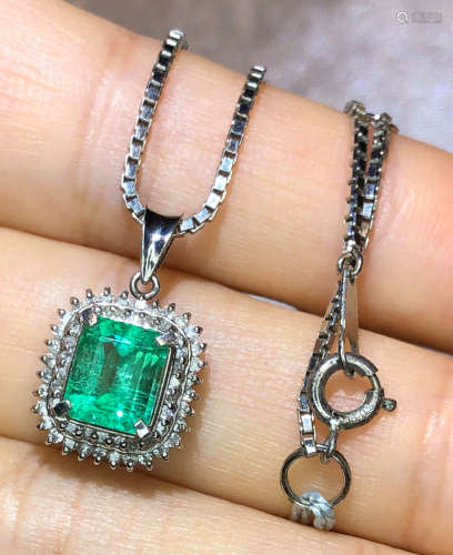 A COLOMBIAN EMERALD AND DIAMOND NECKLACE