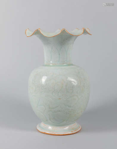 Chinese Celadon Cream Glazed Porcelain Vase