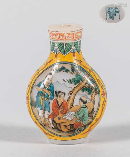 Chinese Enameled Glass Snuff Bottle