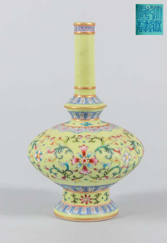 Chinese Export Enameled Porcelain Vase