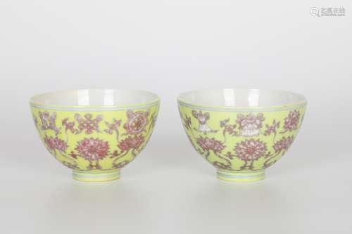 JIAQING Pair of red bowls in yellow ground glaze