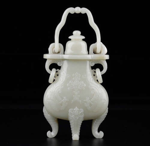 CHINESE CARVED HETIAN JADE VASE