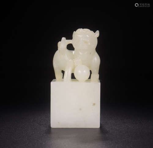 CHINESE CARVED HETIAN JADE SQUARED SEAL