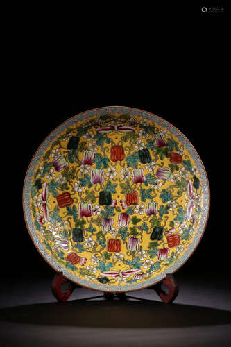 YONGZHENG MARK, CHINESE YELLOW GROUND FAMILLE ROSE PLATE