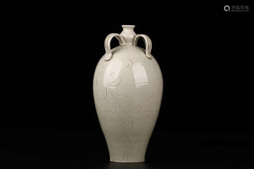 CHINESE DING KILN VASE