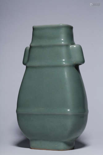 CHINESE LONGQUAN KILN VASE