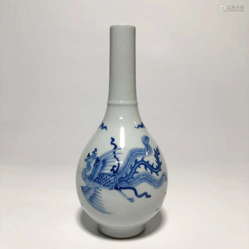 CHINESE BLUE & WHITE VASE