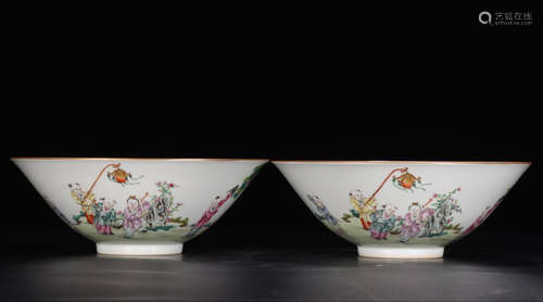 LINZHICHENGXIANG MARK, PAIR OF GILT FAMILLE ROSE BOWL