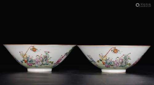 LINZHICHENGXIANG MARK, PAIR OF GILT FAMILLE ROSE BOWL