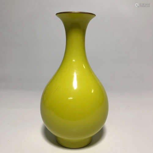 CHINESE YELLOW GLAZED VASE