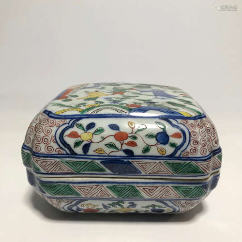 CHINESE DOUCAI CONTAINER