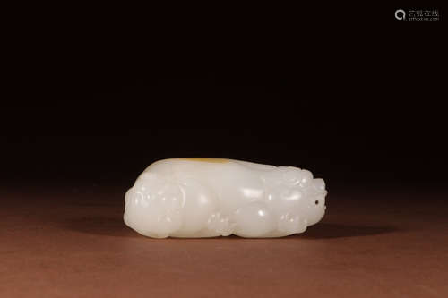 CHINESE CARVED HETIAN JADE ORNAMENT