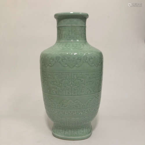 CHINESE BLUE & WHITE VASE