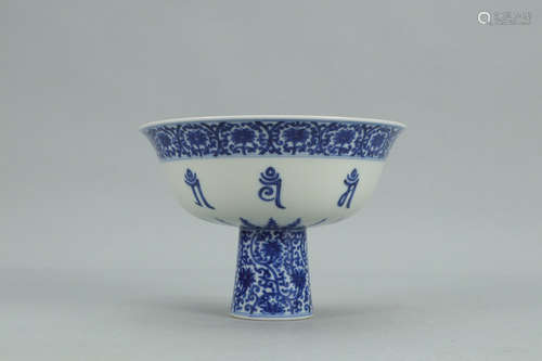 QIANLONG MARK, CHINESE BLUE & WHITE CUP