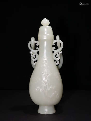 CHIENSE CARVED HETIAN JADE VASE