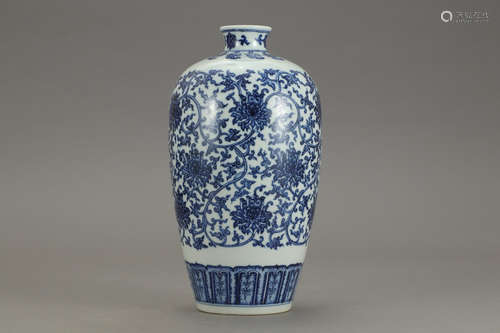 QIANLONG MARK, CHINESE BLUE & WHITE VASE