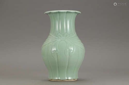 QIANLONG MARK, CHINESE CELADON VASE