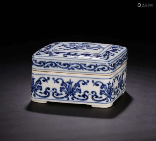 QIANLONG MARK, CHINESE BLUE & WHITE SQUARED CONTAINER