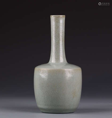 CHINESE RU KILN VASE