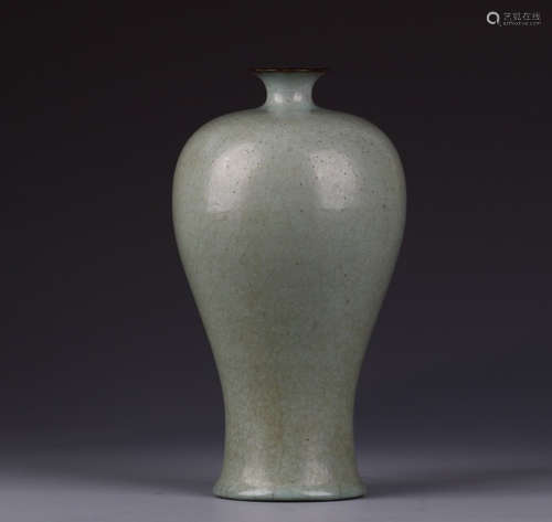 CHINESE RU KILN VASE