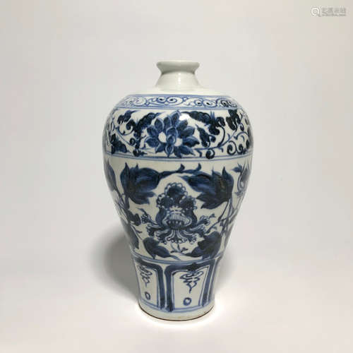 CHINESE BLUE & WHITE VASE