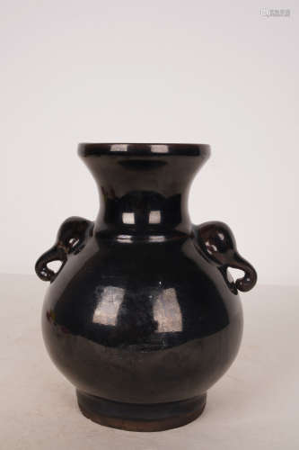 清代酱釉双耳瓶A Chinese Jiang Glazed Double Ears Porcelain Vase
