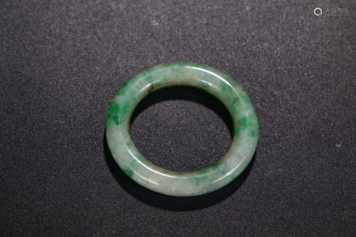 清 老翡翠袈裟环A Chinese Jadeite Cassock Ring