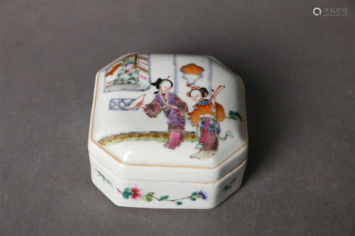 大清道光年制人物黑盒A Chinese Figure painted Porcelain Box