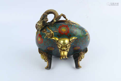 清 乾隆年制款 珐琅彩龙形把手 三足香炉A Chinese Enamel Three-legged Dragon Pattern Handle Porcelain Incense Burner