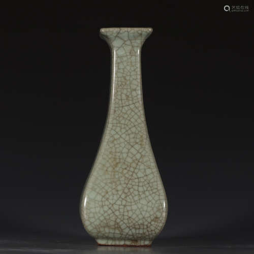 宋 官窑四方瓶A Chinese Royal Kiln Porcelain Square Vase