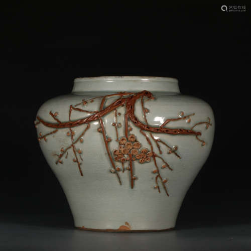 湖田窑捏花露胎梅花罐A Chinese Hutian Kiln Porcelain Vase