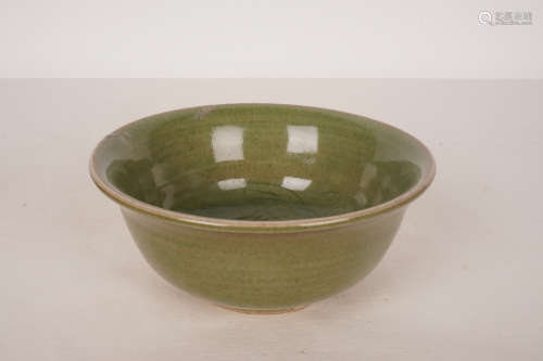 明代龙泉窑碗A Chinese Longquan Kiln Porcelain Bowl