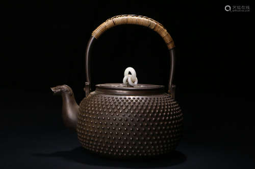 乳钉纹纯银提梁壶A Chinese Silver Pot with Loop-handle