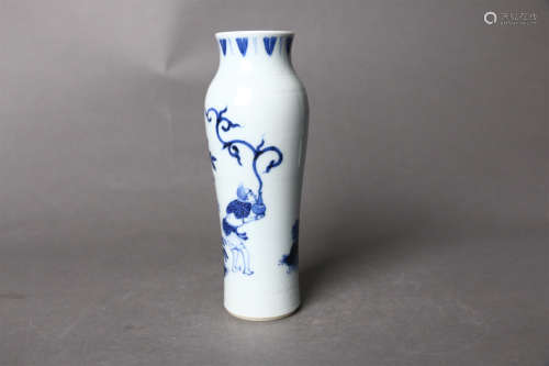 青花人物钟馗捉鬼瓶A Chinese Blue and White Figure Painted Porcelain Vase