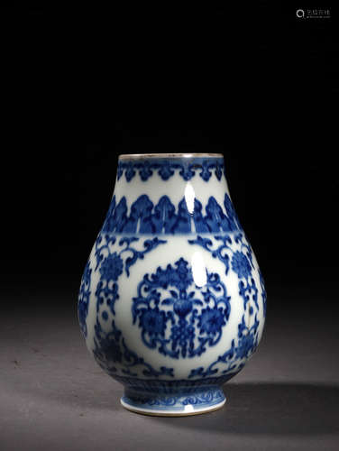 A Chinese Blue and White Floral Porcelain Zun