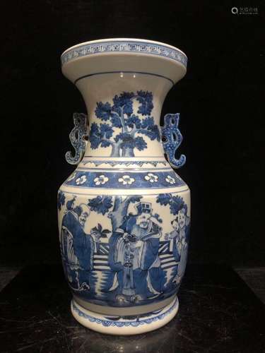 A Chinese Blue and White Floral Porcelain Vase