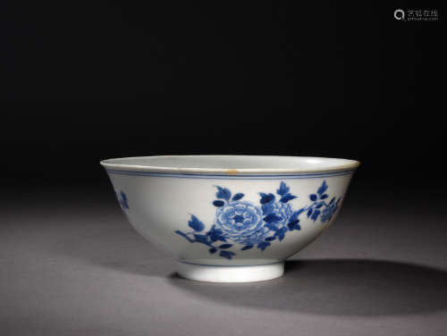 A Chinese Blue and White Floral Porcelain Bowl