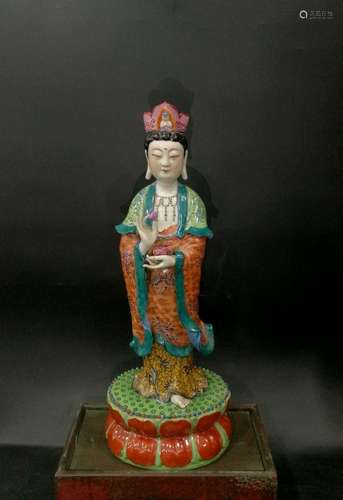 A Chinese Famille Rose Porcelain Guanyin Statue