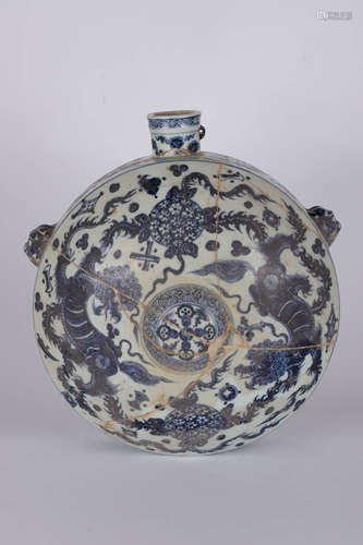 A Chinese Blue and White Floral Porcelain Vase