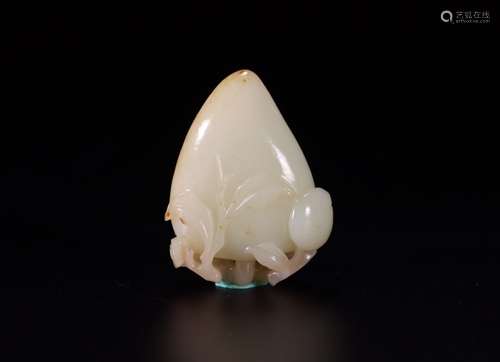 A Chinese Carved Hetian Jade Peach Ornament