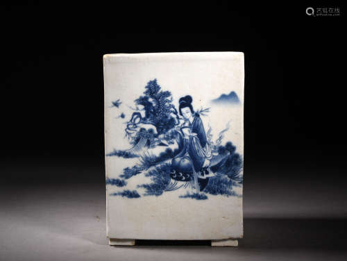 A Chinese Blue and White Floral Porcelain Square Brush Pot