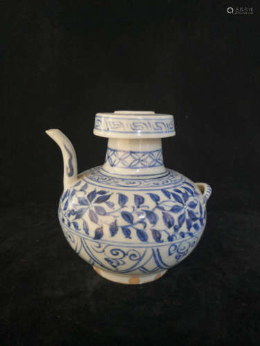 A Chinese Blue and White Floral Porcelain Pot