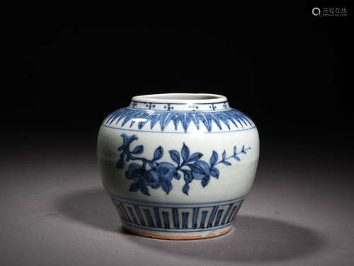 A Chinese Blue and White Floral Porcelain Jar