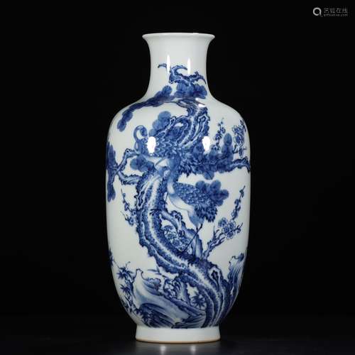 A Chinese Blue and White Floral Porcelain Vase