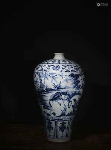 A Chinese Blue and White Floral Porcelain Vase