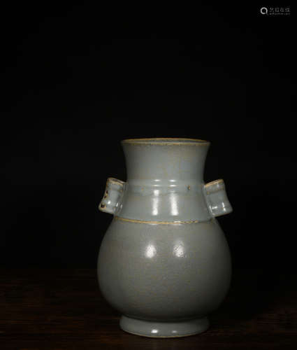 A Chinese Royal Kiln Porcelain Vase