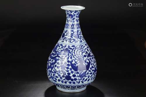 A Chinese Blue and White Floral Porcelain Vase