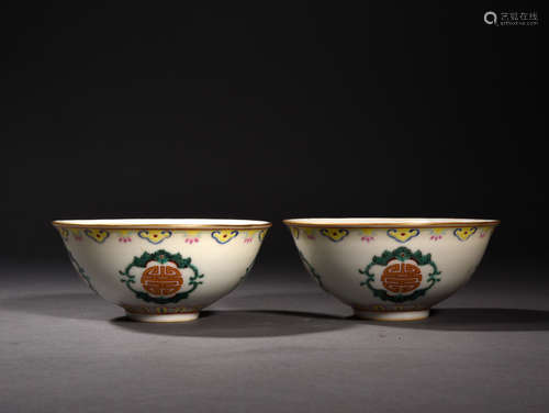 A Pair of Chinese Famille Rose Porcelain Bowls