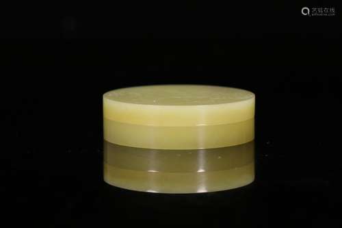 A Chinese Yellow Hetian Jade Box with Cover