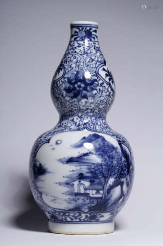 A Chinese Blue and White Landscape Painted Porcelain Gourd-shaped Vase